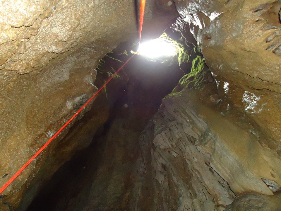 Κατάβαση στο σπήλαιο του Περιστεριά